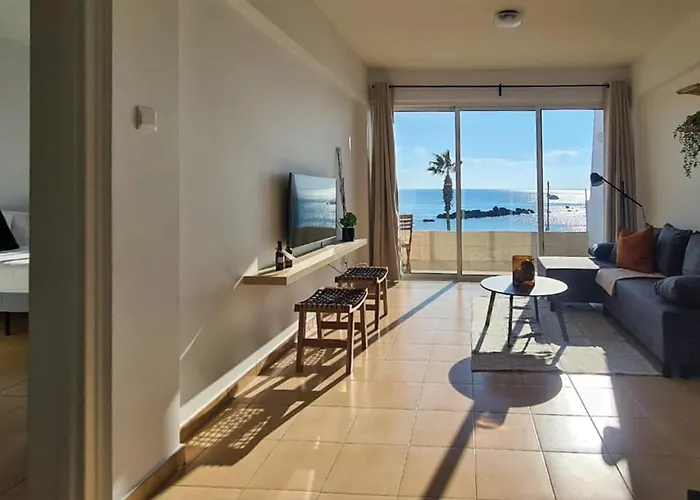 Phaedrus Living: Seaview Luxury Flat Paphinia 204