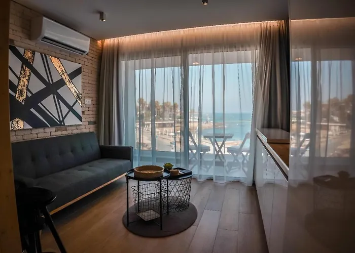 Cosea Living: Seaside Luxury Suite In Harbour 107A