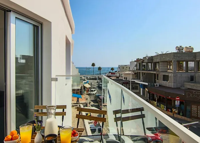 Phaedrus Living: Seaside Luxury Flat Lighthouse 65