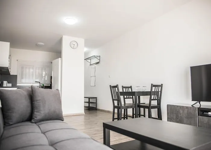 Lovely One Bedroom Apartment With Nice View