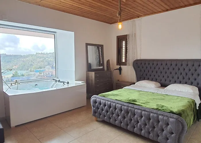Aprosmeno Jacuzzi House 1