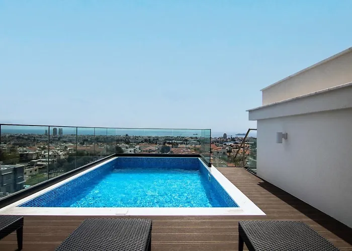 Phaedrus Living: Sea View Anna Residence 302