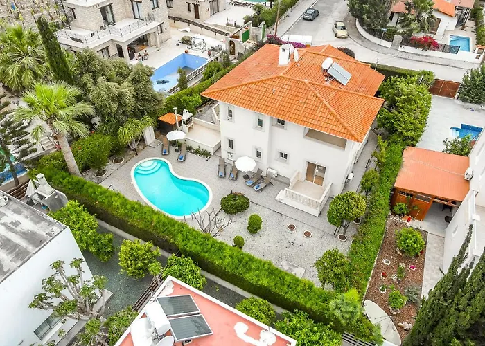 Villa Deja Blue By Ezoria Villas