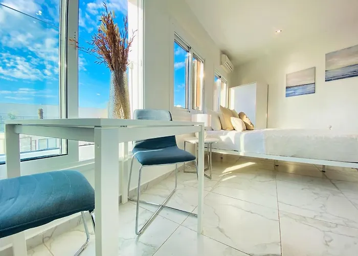 Phaedrus Living : Luxury Flat Lighthouse 75