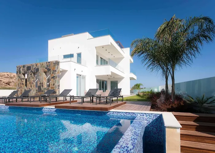 Sea Pearl Beachfront Villas - Breeze