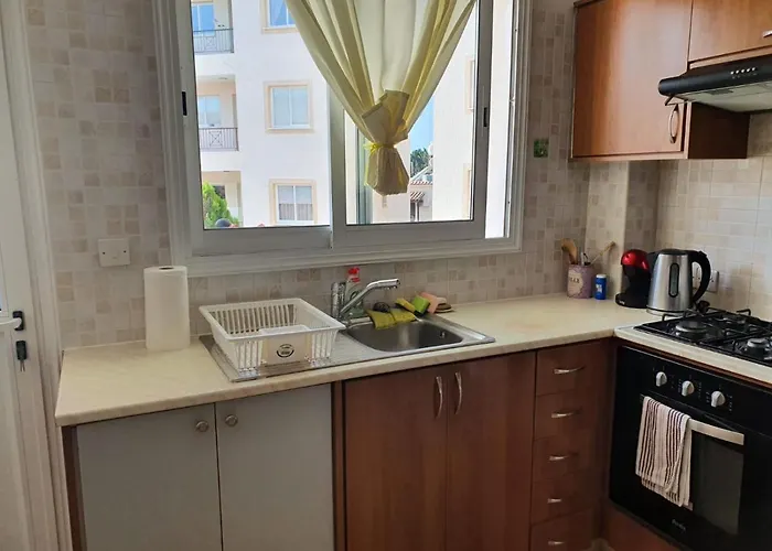 Ancient Paphos - Cozy Place Next To The Sea, Marina, Historical Sites, Buses, Mall, And Market