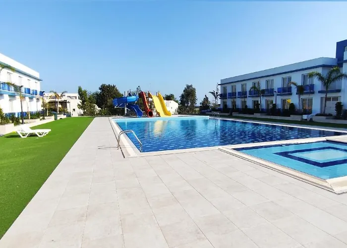 Royal Life Poseidon A Studio With A Sea View In Long Beach