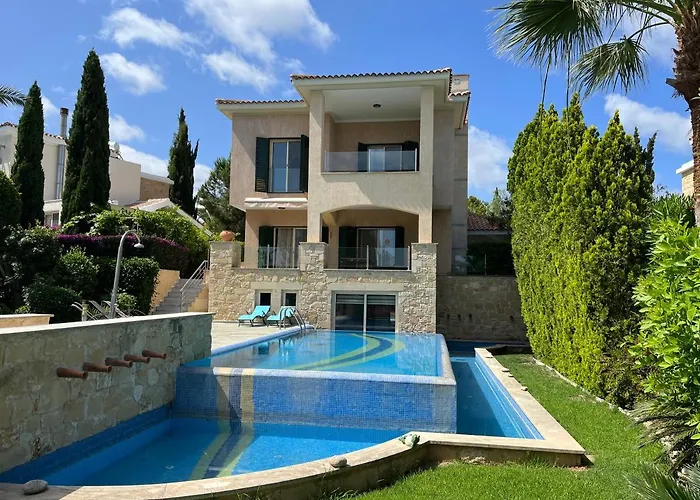 Amorosa Beach Villa 14