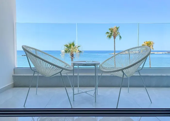 Phaedrus Living: Marina Sea View Flat 214 Emerald