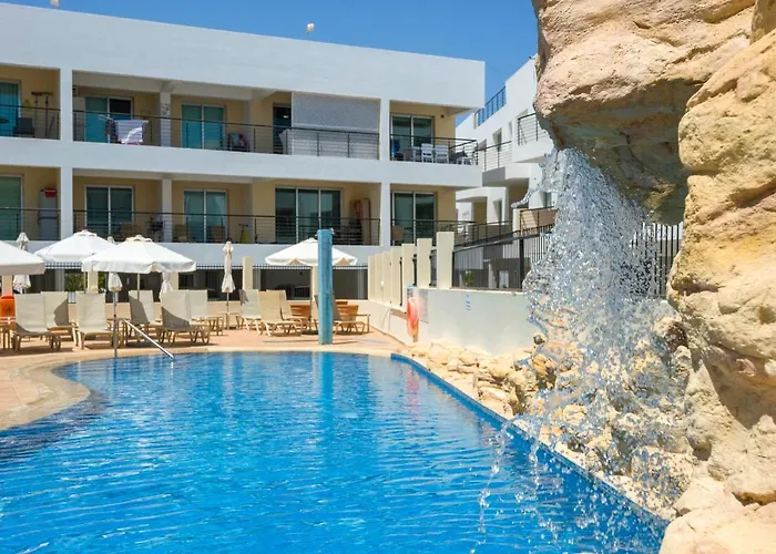 Sea View Apt*Spacious Balcony*200M To The Beach