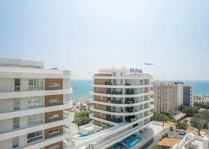 Hubstay - Seaview Pearl Suite Mackenzie By Larnaca Airport