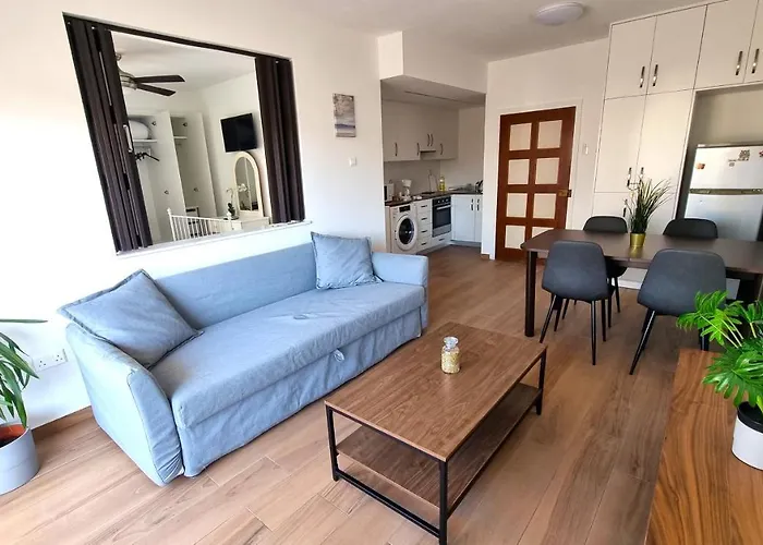 Sea View Apt - 2 Min Walk To The Beach & 200 Mbit Highspeed Internet