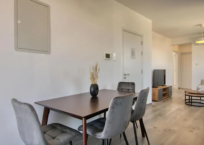 Phaedrus Living Coral Suites Bliss