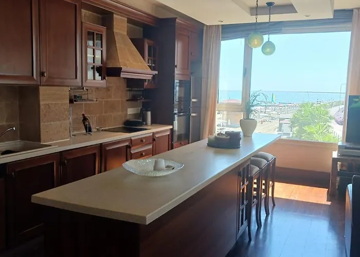 Quattro Sea View Beachfront Ap 6