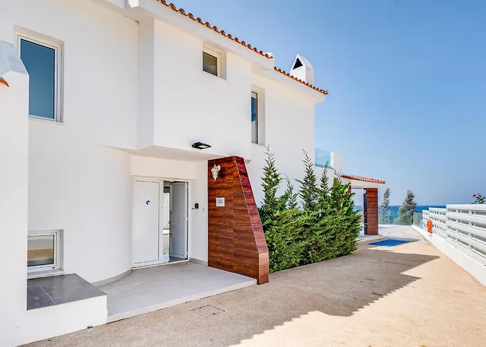 Beach Front Aqua Marina By Ezoria Villas