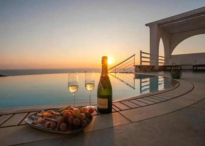 Villa Kyklamino - Unique Villa With Stunning Seaview