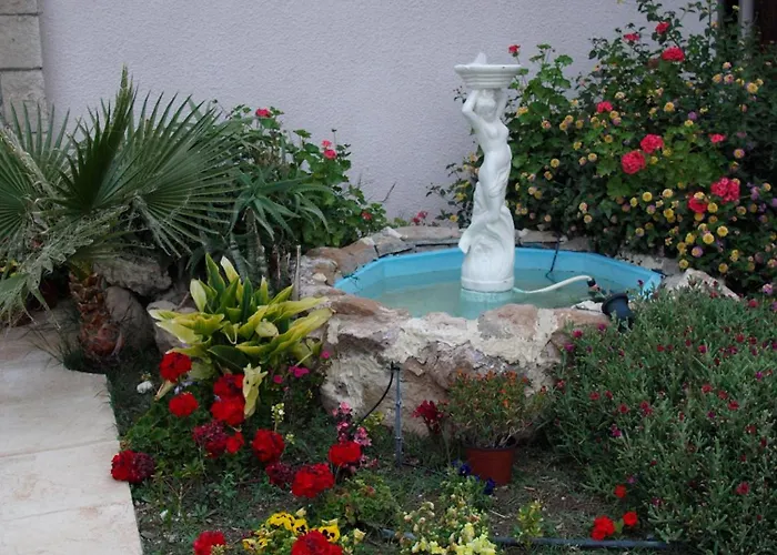 Hilltop Gardens Hotel Apartments