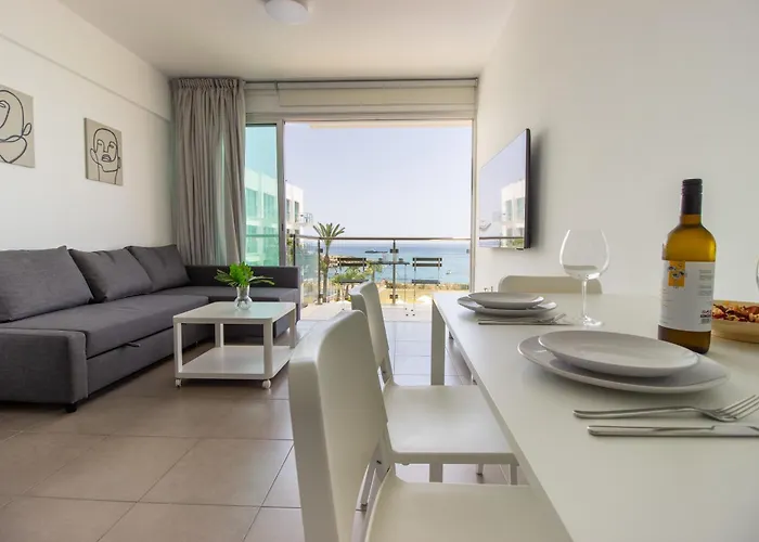 Stunning Sea-Views Apt, Protaras