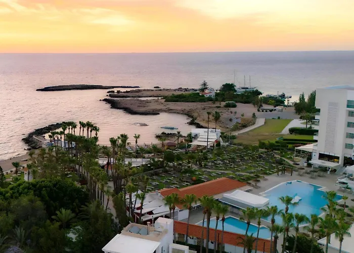 Cavo Maris Beach Hotel