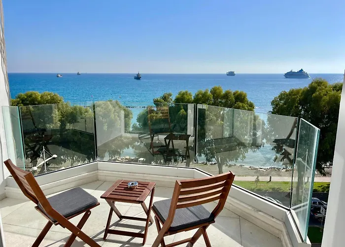 Enaerios Stunning Seaview Apartment