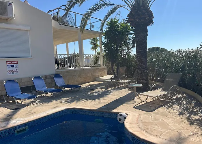 Villa Neyla Four Bedroom Coral Bay Beach Front
