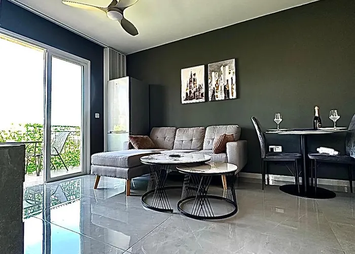 K15 Luxe Oasis Retreat - 3 Minute Drive To Beach