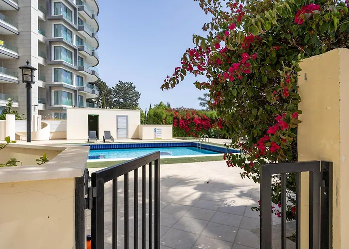 Marathon Beach Apartment With Shared Pool