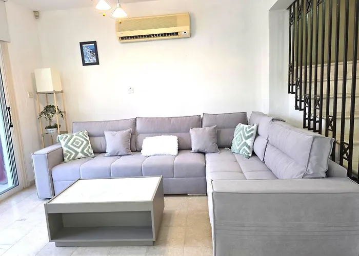 H&O Sunrise Villa In Coral Bay!