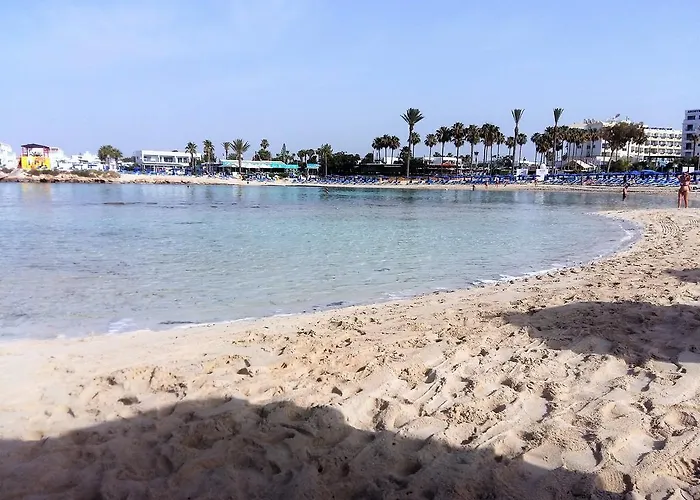 Christopher\'S Sandy Beach Suites
