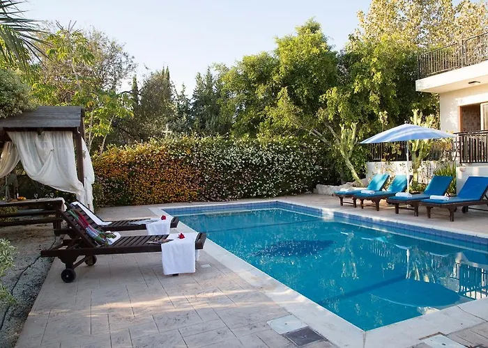 Coral Bay Sunkiss Villa