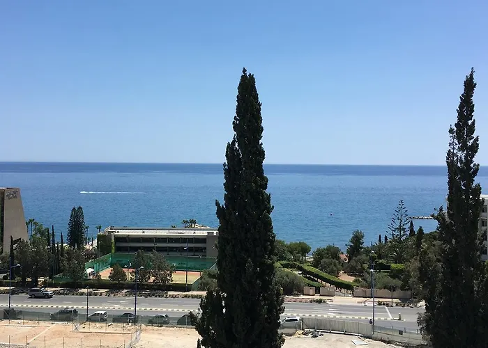 Spectacular 3 Bed Apartment
