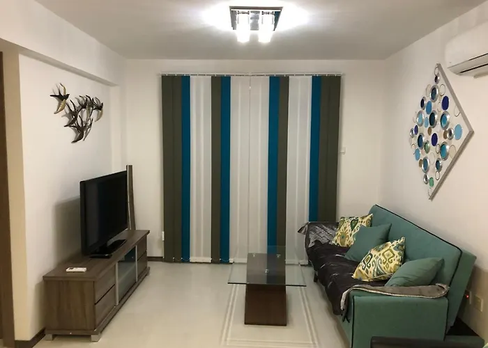 Luxury 2 Bed Apartment Next To The Beach