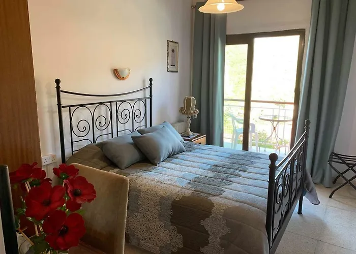 Two Flowers Hotel
