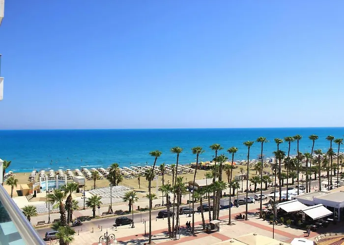 2B Seafront Boutique Apartment - Finikoudes Beach