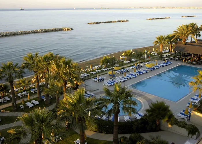 Palm Beach Hotel & Bungalows