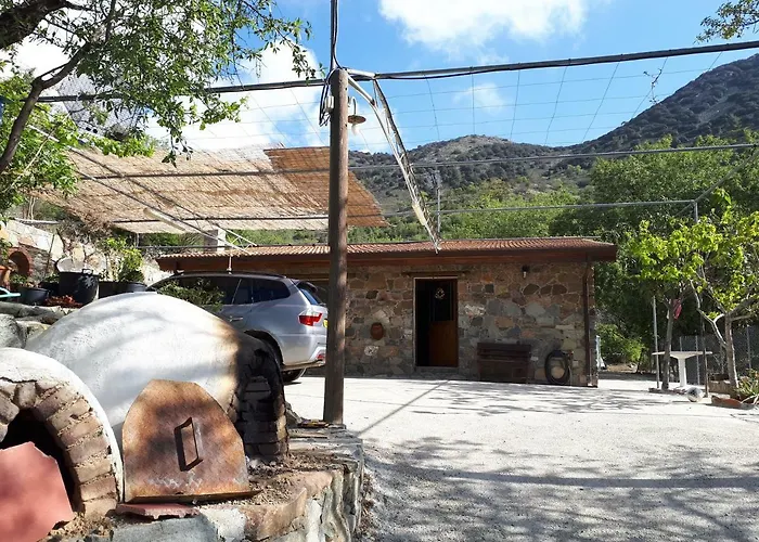 Agrompelo House