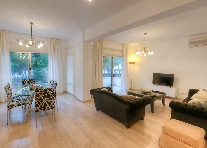Dasoudi Beachfront Apartment