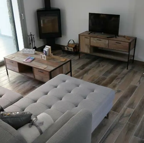 Evmelia Kakopetria Suites
