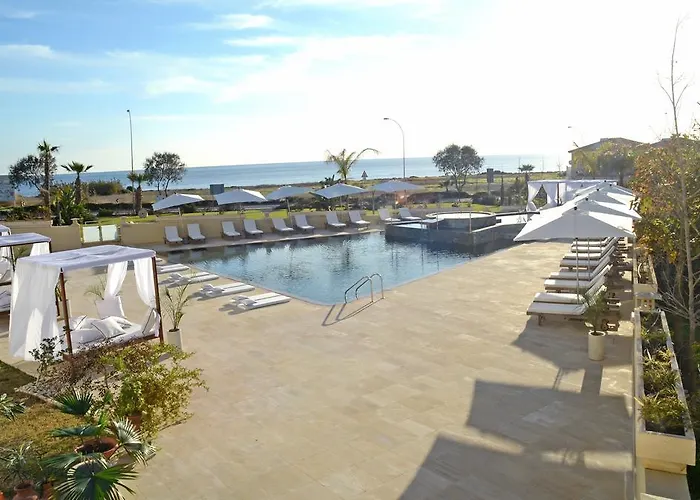 E-Hotel Larnaca Resort & Spa