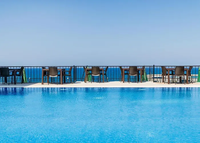 Olivia Palm Hotel