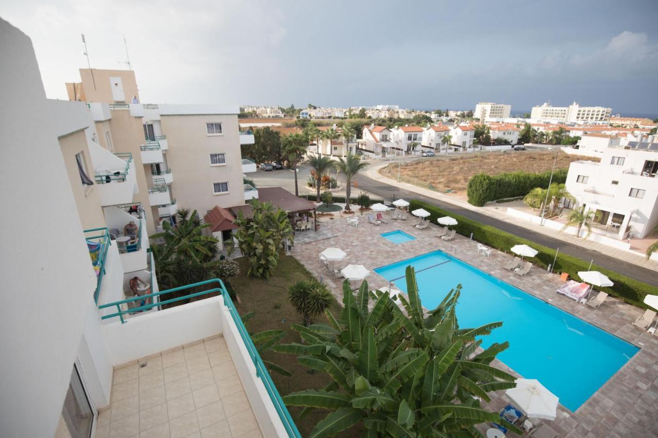Debbiexenia Aparthotel 3*