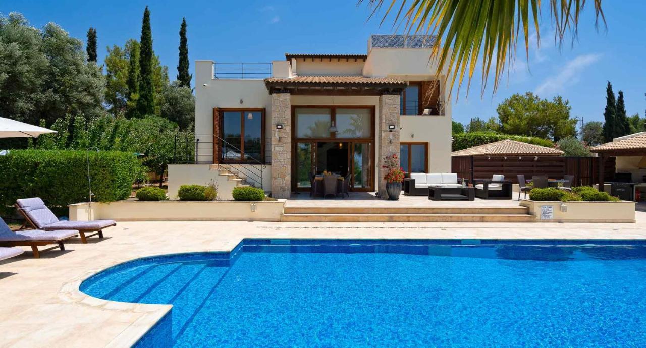 4 Bedroom Lofou With Private Pool And Sea Views, Aphrodite Hills Pousada Kouklia