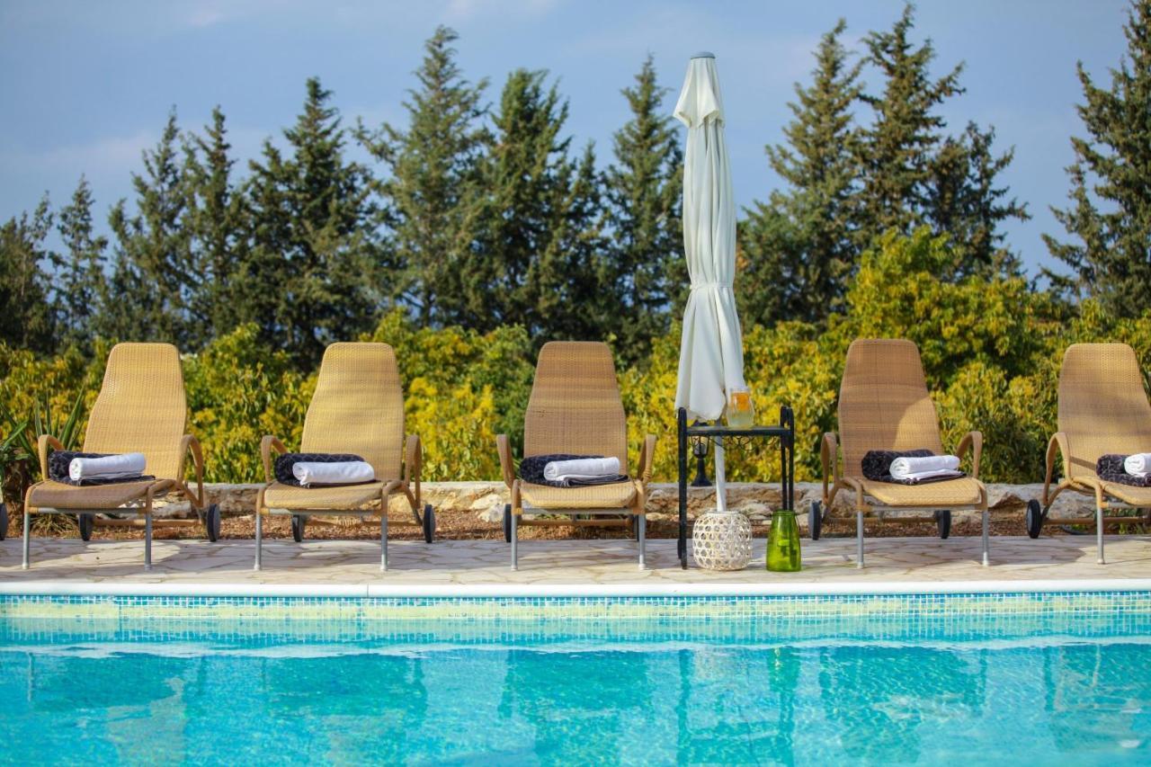 Theos Club Villa Polis
