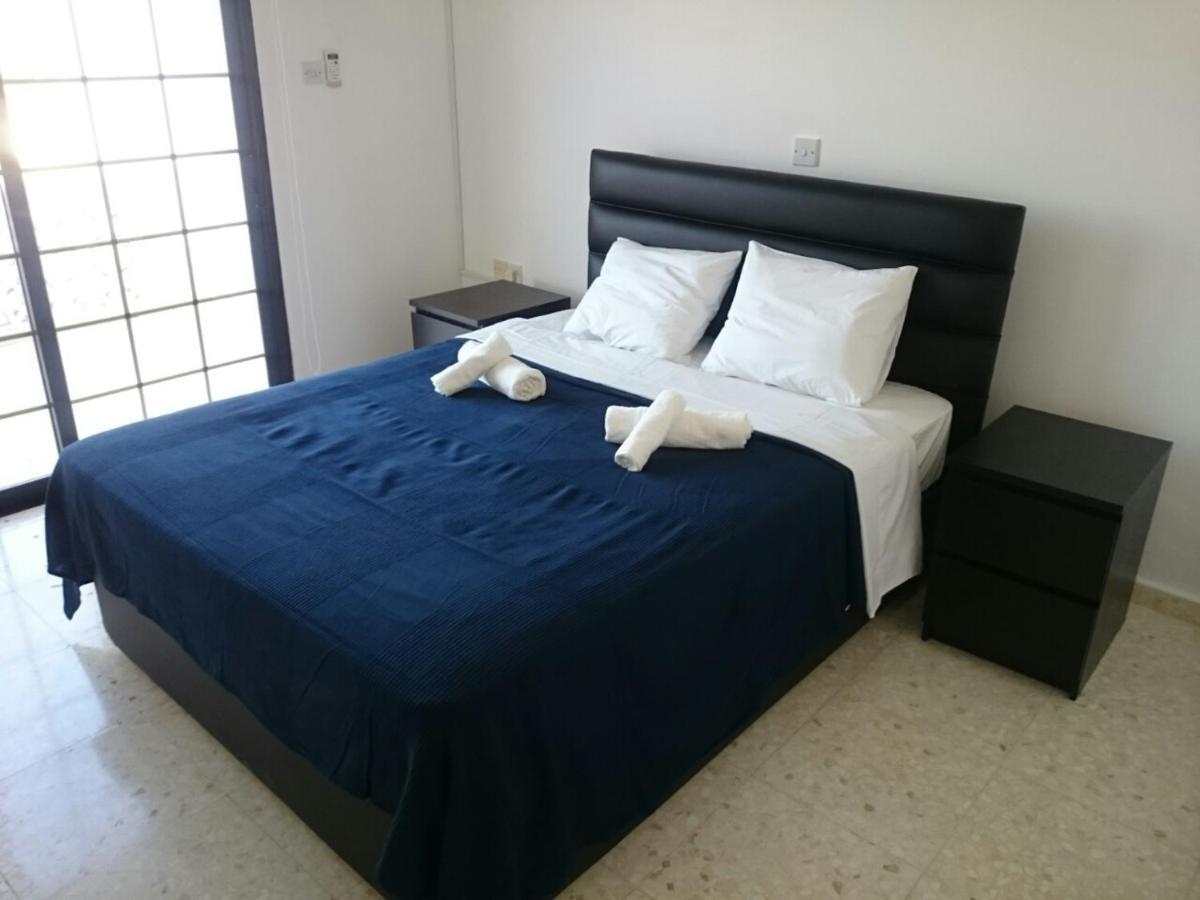 Stella Court * Polis