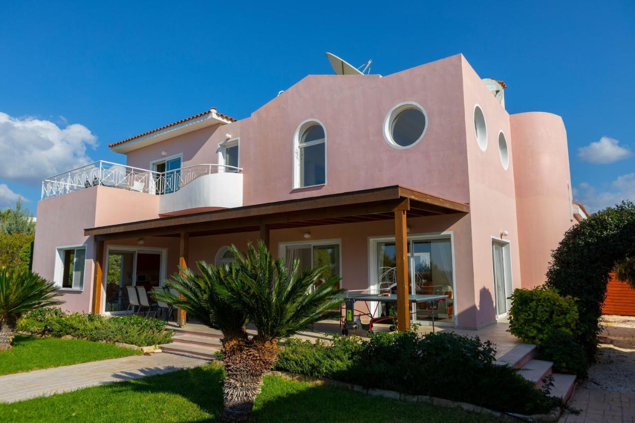 Coral Bay View, Walking Distance To The Beach! *
