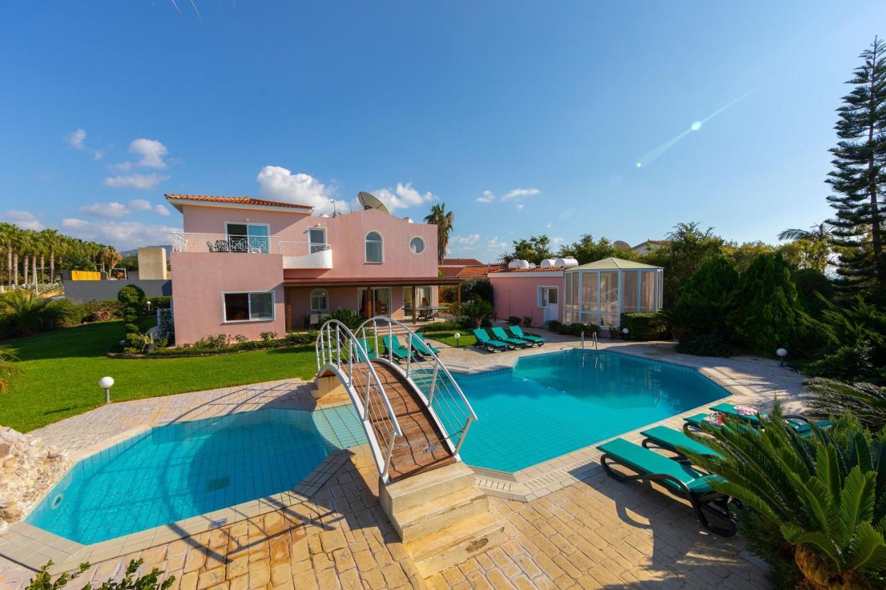 Villa Coral Bay View, Walking Distance To The Beach!
