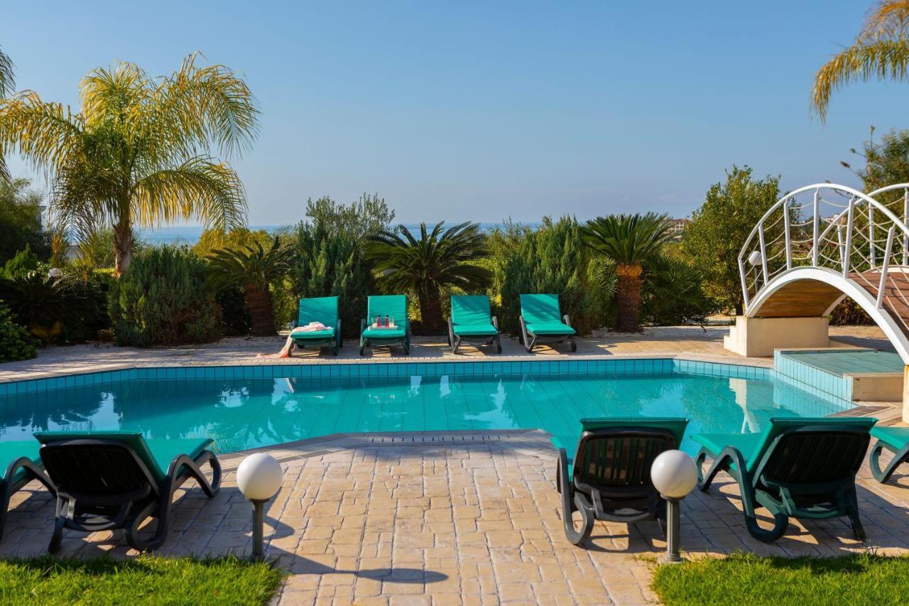 Coral Bay View, Walking Distance To The Beach! Villa *