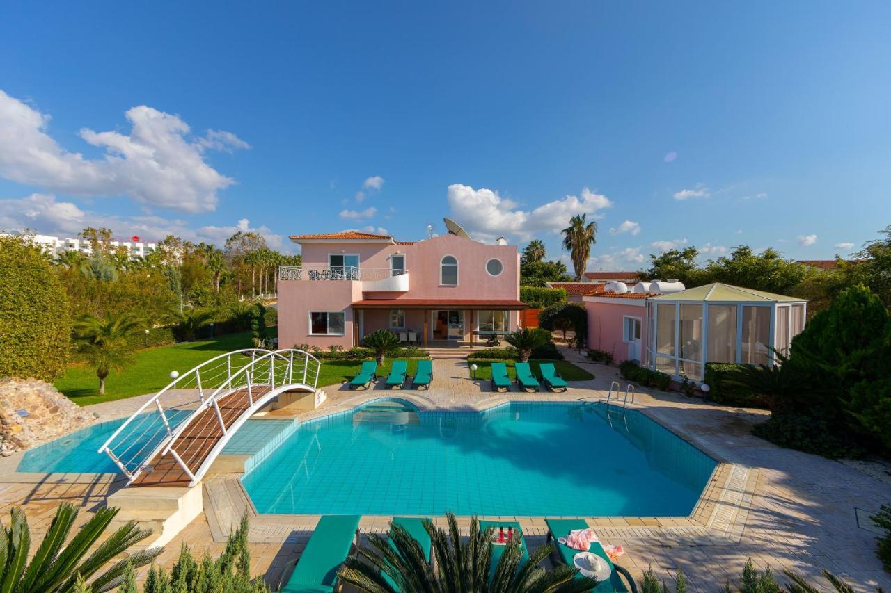 Coral Bay View, Walking Distance To The Beach! *