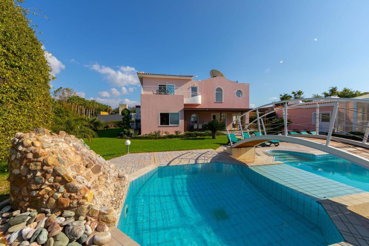 Coral Bay View, Walking Distance To The Beach! Pousada *