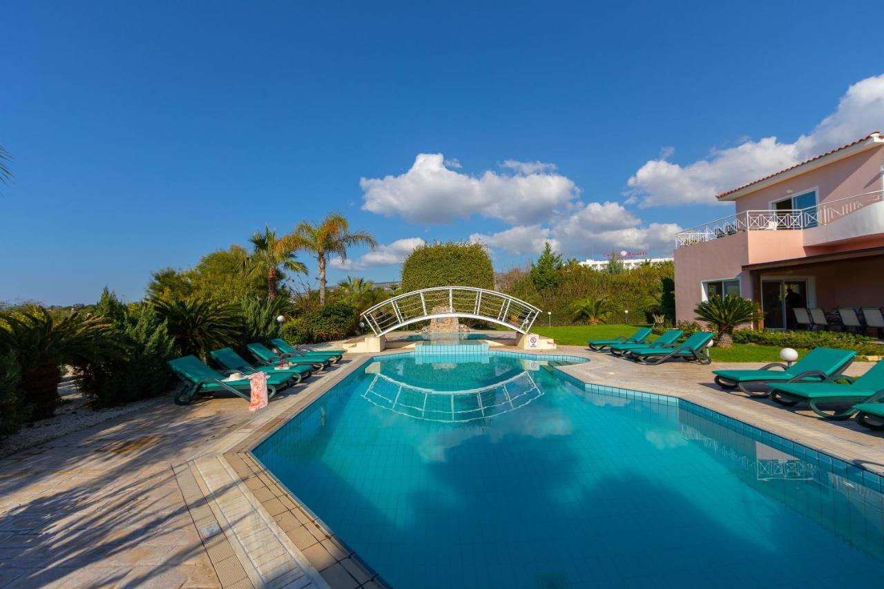 Coral Bay View, Walking Distance To The Beach! Villa